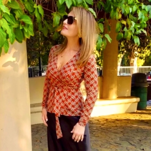 cAbi 3951 Ringleader Wrap Stretch Long Sleeve Top Mesh Signet Chain Print M NWOT - Picture 1 of 5